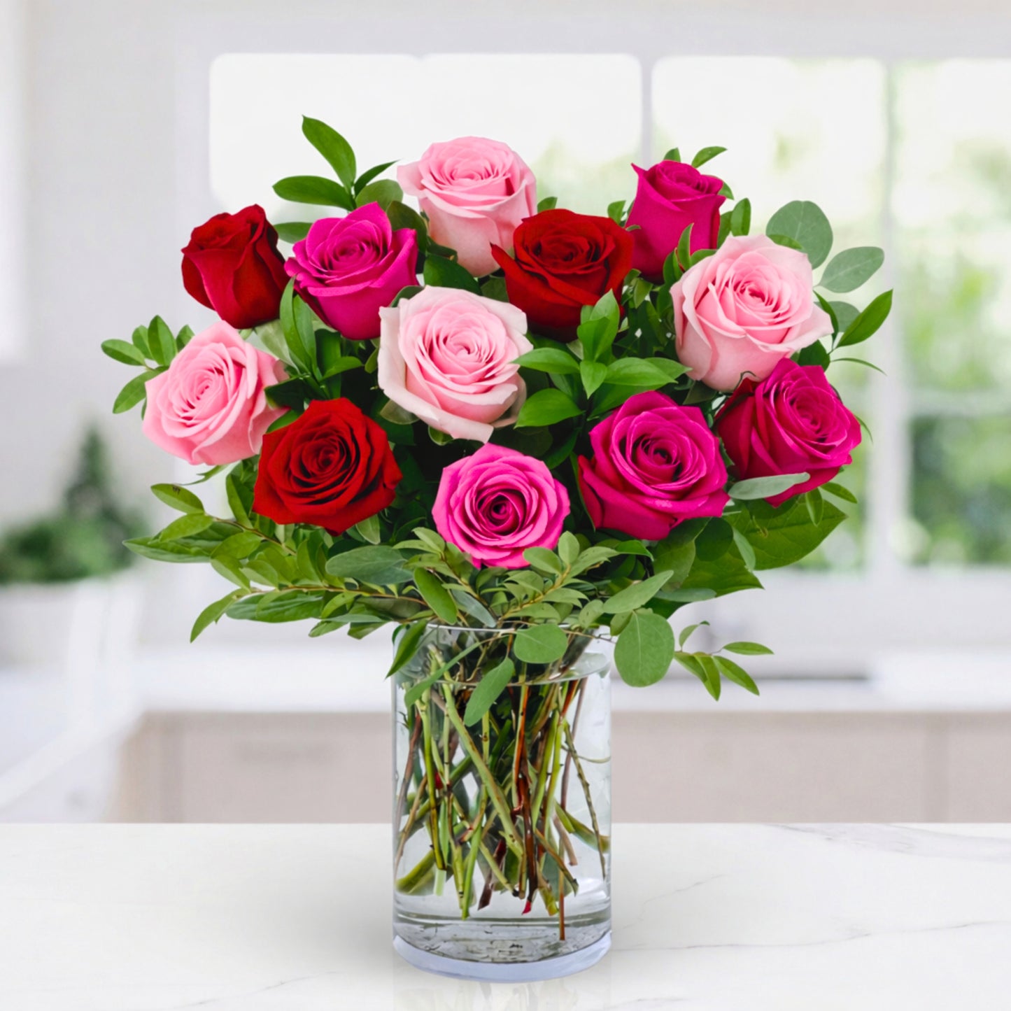 classic: 12 mixed roses