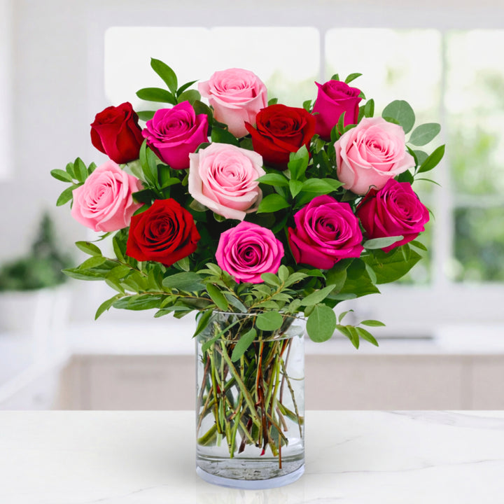 Classic 12 Mixed Roses bouquet