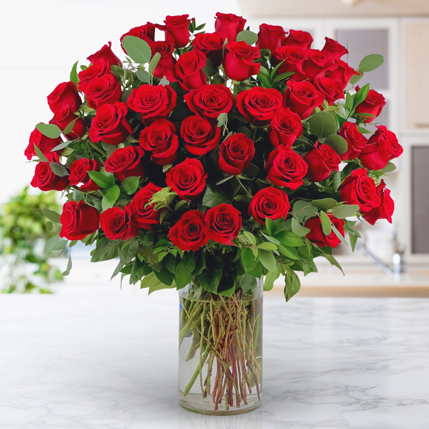 luxe: 48 signature roses